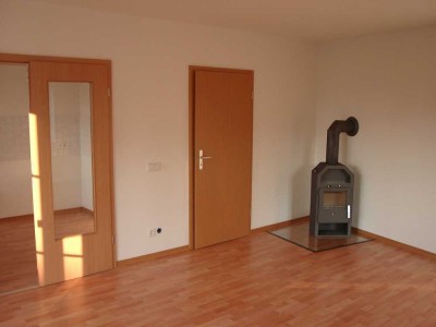 Kaminofen - Laminat - renoviert - 2 Zimmer Wohnung in Lauchhammer mieten