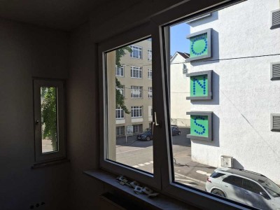 ~ ZENTRUMSNAH mit ERKER & HOHEN DECKEN ~ ATTRAKTIVE 3 Zi. IM SANIERTEM ALTBAU ~