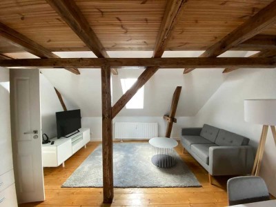 Charmante Dachgeschosswohnung mit Galerie und Einbauküche in zentraler Lage