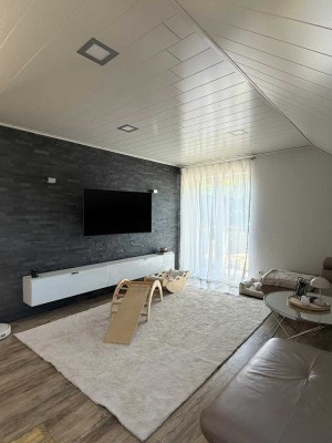 Lichtdurchflutete 3-Zimmer-Dachgeschosswohnung mit Balkon, Einbauküche & Top-Lage