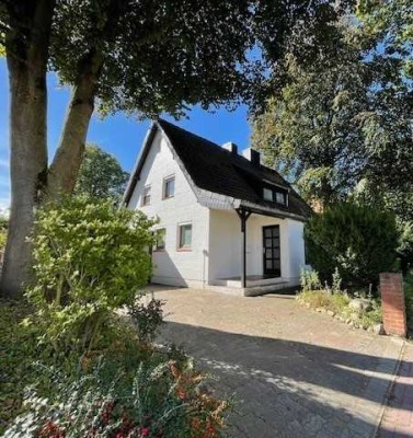Gepflegtes Einfamilienhaus mit Sauna, Garage, Carport