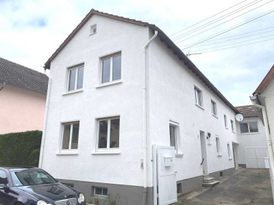 PROVISIONSFREI! Das perfekte Investitionsobjekt: 2 modernisierte, leerstehende Wohnungen in 1 Haus!