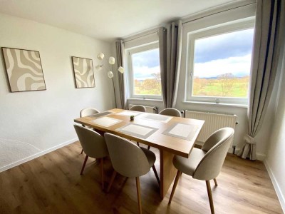 Traumhafte 100 QM-Wohnung mit spektakulärem Fernblick: Geschmackvoll möbliert