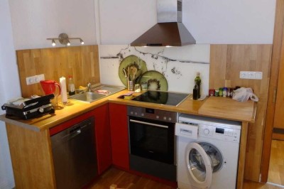 Komplett möblierte Altbauwohnung in Duissern mit großzügiger Wohnküche