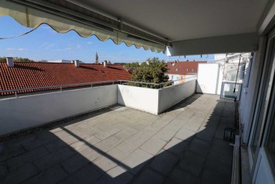 "Kleines Penthouse" 2-Zimmerwohnung mit großer Dachterrasse, zentrumsnah