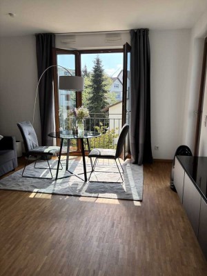 Sachsenhausen: Moderne 2-Zimmer-Wohnung in Toplage mit Loggia