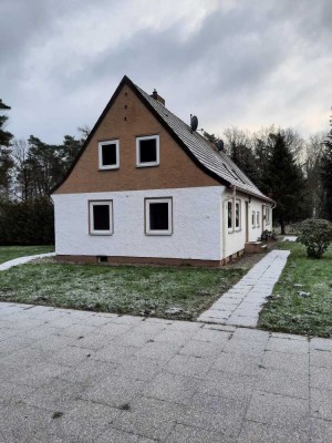 Gepflegte Doppelhaushälfte mit Garten-/ Außenbereich  zum 01.11.2025 zu vermieten