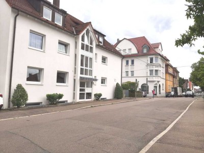 Ruhige 1-Zimmer-Gartenwohnung, TG, möbliert, zentral, frei