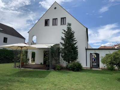 Traumhafte Gepflegte Villa mit 4 Zimmern und EBK in Augsburg-Haunstetten und herrlichem Garten