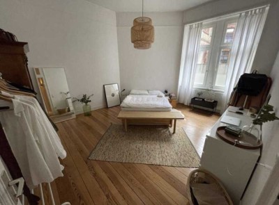 ANFRAGENSTOPP - Attraktive 4-Zimmer-Wohnung mit Balkon und EBK in Wiesbaden