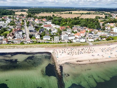 Investieren in Top-Lage: Mehrfamilienhaus mit drei Einheiten und unverbaubarem Meerblick