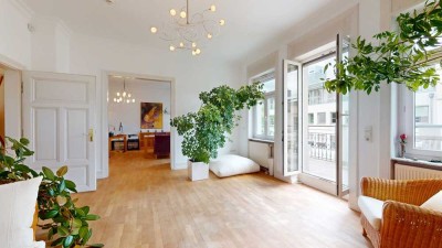 Altbau Drei-Zimmer-Wohnung mit Sonnenbalkon in begehrter Lage