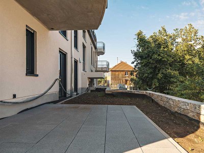 Moderne 4-Zimmer Familienwohnung mit überdachter Terrasse und eigenem Garten