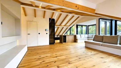 Exklusive Dachgeschosswohnung* mit maßgefertigten Einbauten * Bezugsfertig* Ruhige Lage