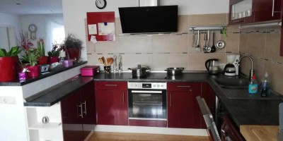 Idyllisch gelegenes Zweifamilienhaus mit separaten Eingängen, Garage, Carport und Garten