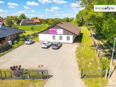 Großer Praxisbungalow auf 2300 m² Grundstück zu verkaufen! Umnutzung als Einfamilienhaus möglich!