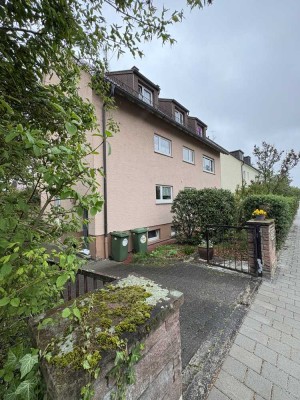 4-Zimmer, Balkon, gefragte Lage, kleine Wohneinheit