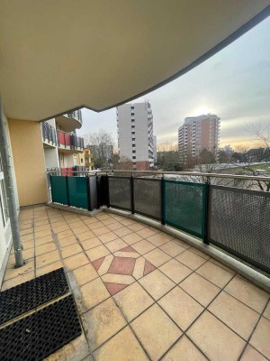 Stilvolle, neuwertige 2-Raum-Wohnung mit geh. Innenausstattung mit EBK