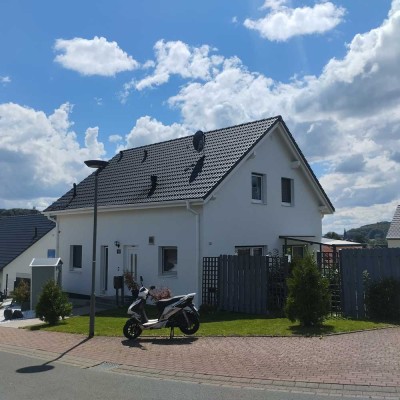 Einfamilienhaus mit Einliegerwohnung in idyllischer Lage