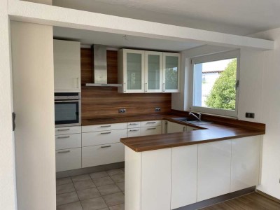Modernisierte Wohnung mit drei Zimmern sowie Balkon und EBK in Kornwestheim-Pattonville