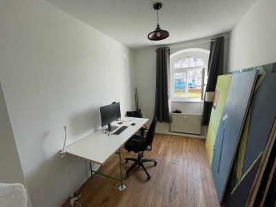 Ruhiges Bürozimmer in Büro-/ Ateliergemeinschaft zu vermieten