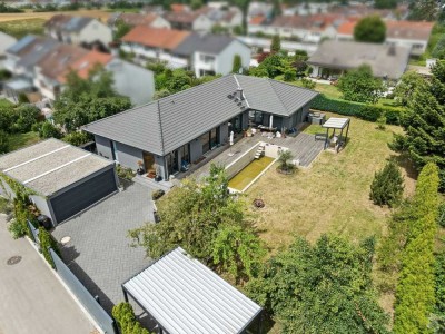 Traumhaftes Einfamilienhaus / Bungalow in Neu-Ulm/Pfuhl –  mit Wellnessoase und Top-Ausstattung