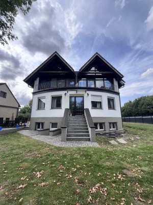 Charmantes Zuhause mit Charakter  -	großzügiges Zweifamilienhaus & Baugrundstück in Braunschweig -