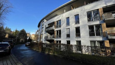 Charmante Dachgeschosswohnung mit 4 Räumen, 2 Balkonen und herrlichem Parkblick