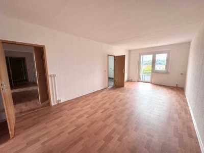 // Viel Platz für alle // 4 Zimmer Wohnung mit Balkon //