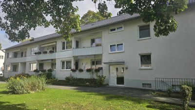 Lannesdorf: schöne 3-Zi-Whg mit Balkon + neuwertigem Bad, inkl. kostenfreier Einbauküche