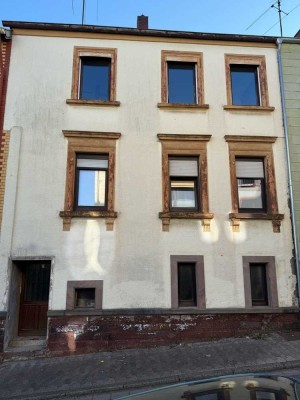 Zweifamilienhaus mit vielen Möglichkeiten in guter Lage von St. Ingbert