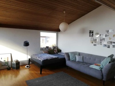 Helle, geräumige 1-Zimmer-Wohnung mit Balkon und Einbauküche in Ebersberg