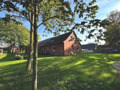 Geräumiger Resthof mit zwei Wohneinheiten und großer Halle