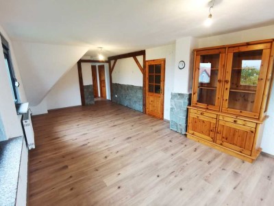 Erstbezug nach Renovierung: Helle 3,5-Zimmer-Wohnung mit Einbauküche in Johannesberg