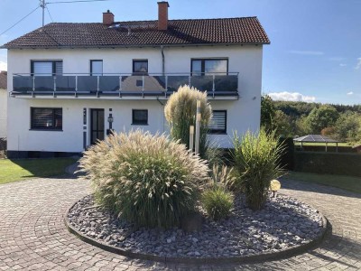 Ein- bis Zweifamilienhaus mit großem Grundstück
