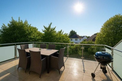 STILVOLL IN BESTLAGE: Exklusiv sanierte Wohnung mit Kamin und Sonnenterrasse - separates HO MÖGLICH