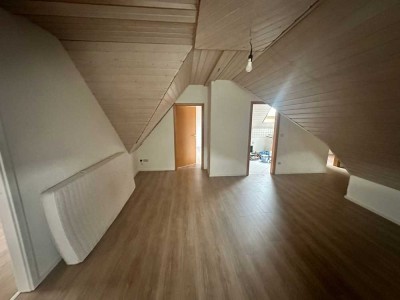 Helle 3 Zimmer DG-Wohnung