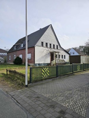 Einfamilienhaus mit Garage, sehr nahe am Wald.