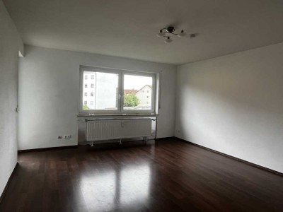 GROSSE 4-ZIMMER-WOHNUNG MIT GARAGE!