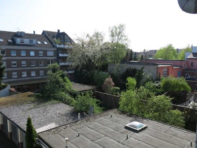 Helle 2 Zi, Kü,Diele, Bad, Balkon an Kapitalanleger oder Eigennutzer