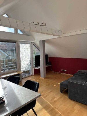 Moderene 2,5-Zimmer-Dachgeschosswohnung mit Balkon und EBK in Kempten