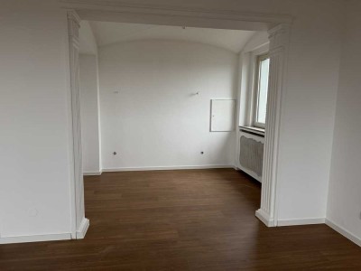 Exklusives Penthouse mit 5 Zimmern und Balkon in Neu-Isenburg - Erstbezug nach Renovierung