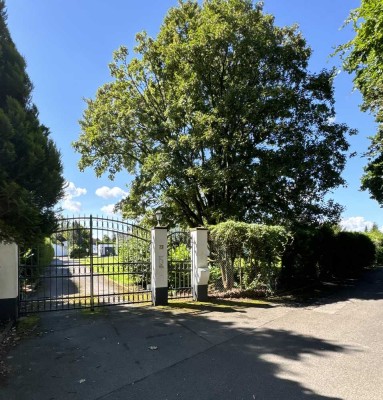 Herrschaftliche Villa im Soester Westen auf einem großzügigen Anwesen mit Garagen, Garten, Terrasse