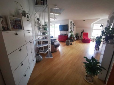 Schöne 2,5-Zimmer-Maisonette-Wohnung mit Balkon und EBK in Reutlingen