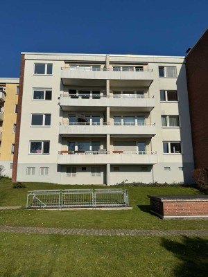 Unterfeldhaus- Großzügige 4-Zimmer-Wohnung mit Sonnenbalkon & Tiefgaragenstellplatz