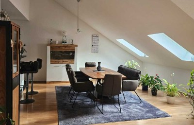 Traumhafte Dachgeschosswohnung mit Fernblick und hoher Wohnqualität in direkter Waldrandlage in Quie
