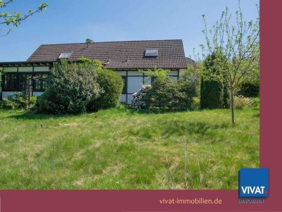 Charmantes Einfamilienhaus mit großem Grundstück. Ruhige, zurückgesetzte Wohnlage.