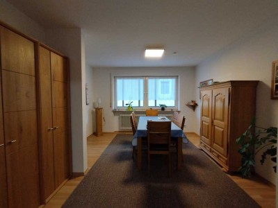 ZENTRALE 3 Zimmer Wohnung mit Balkon, evtl. EBK zur Ablöse, Stellplatz