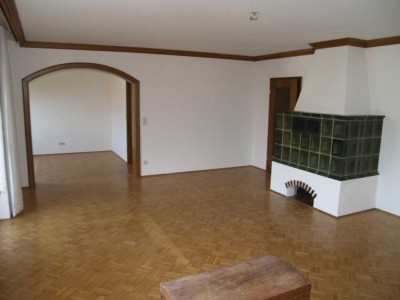Lichtdurchflutete Wohnung mit großem Balkon in ruhiger Lage