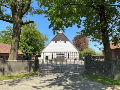 Vor den Toren Bielefeld's steht diese energetisch sanierte Hofstelle und bietet viele Vorzüge...